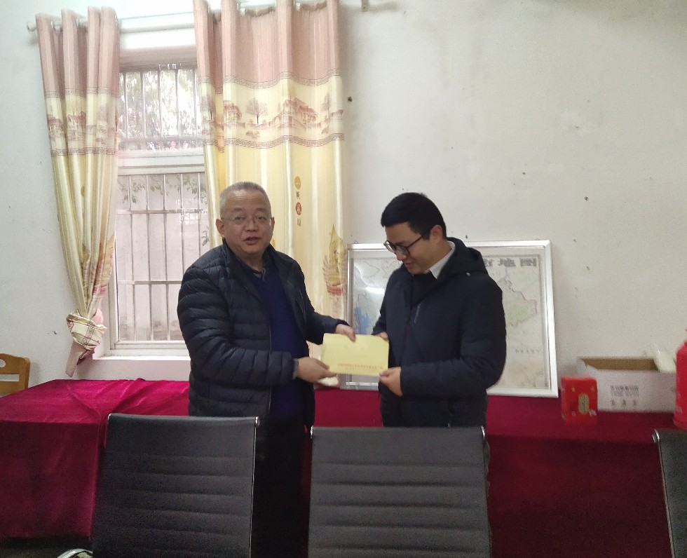 1月31日，市发改委赴枞阳县钱铺镇钱铺村、黄冲村开展“冬日暖阳”主题活动.png