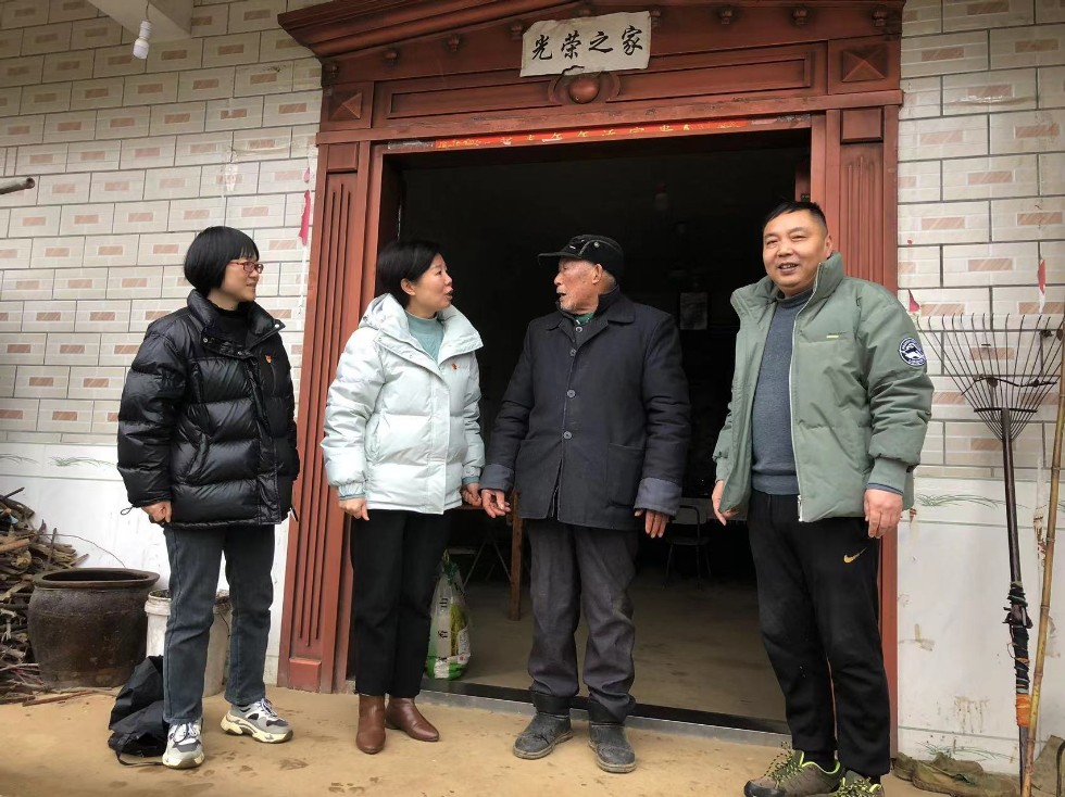 2月1日，市文旅局赴枞阳县义津镇朱公村、增丰村开展“冬日暖阳”主题活动.jpg