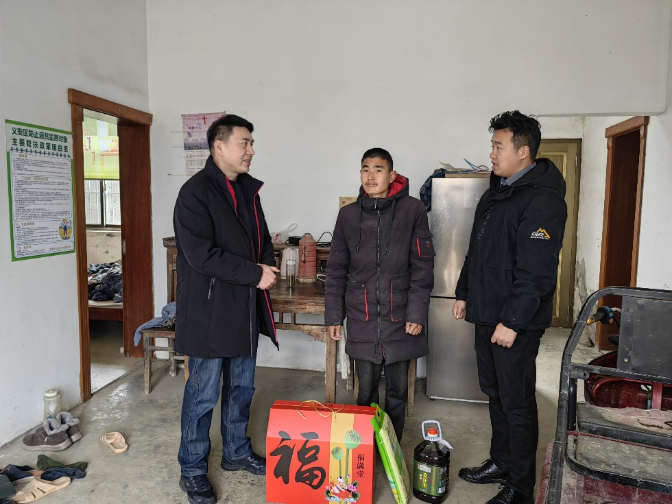 2月4日，市邮政管理局赴义安区莲湖村开展“冬日暖阳”主题活动.jpg