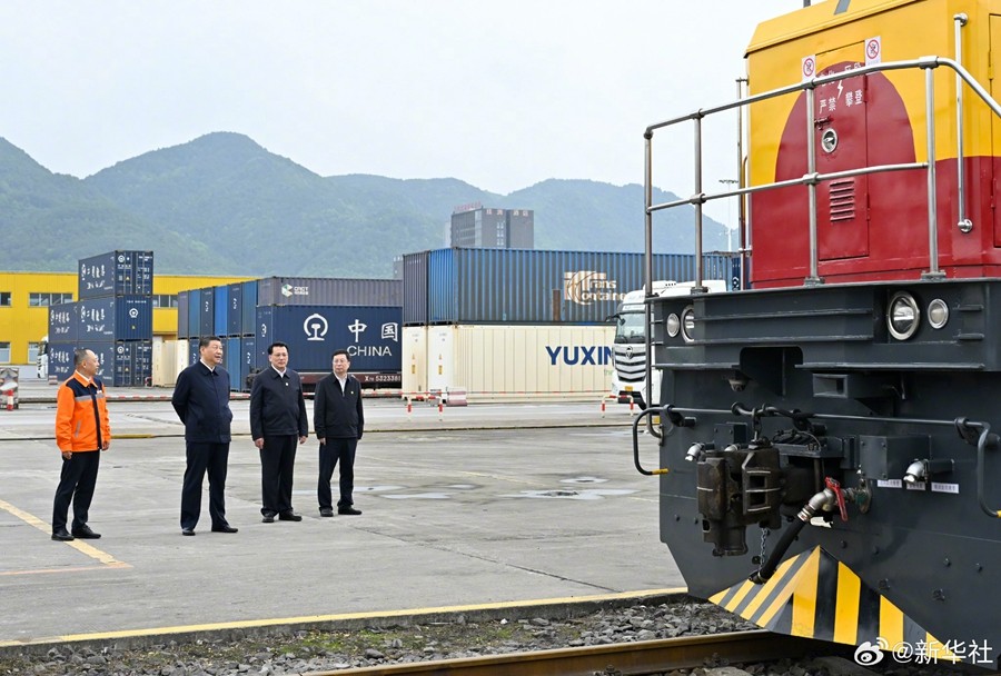 习近平在重庆考察调研2.jpg