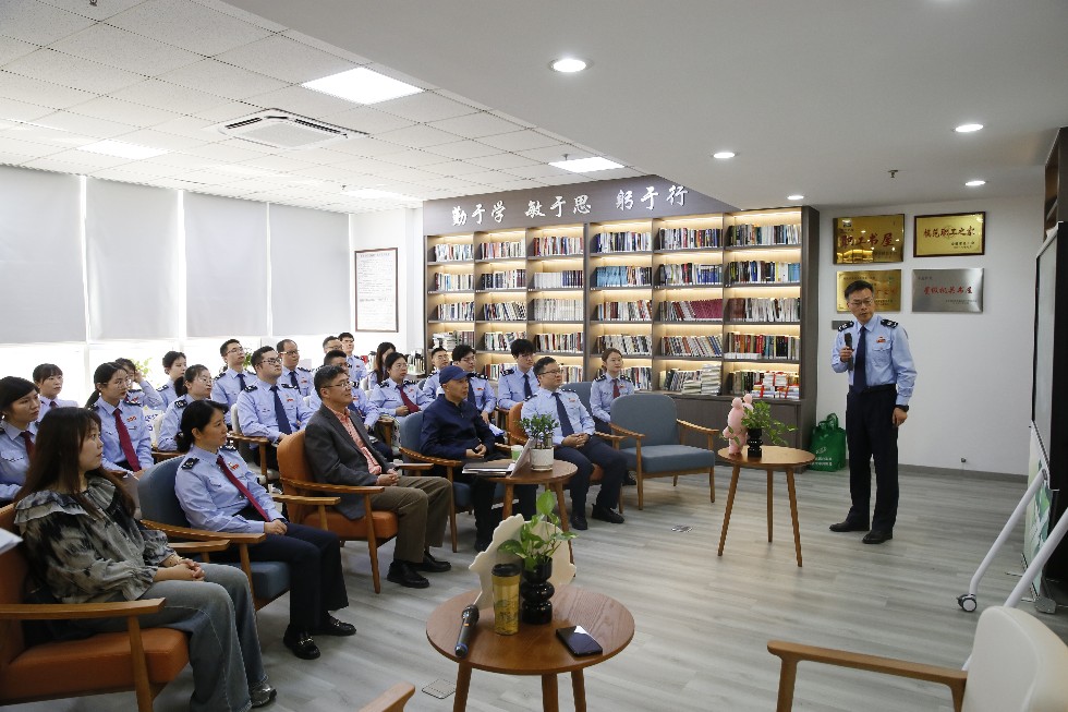 2.书香气自华  税“阅”正当时——市税务局举办读书分享活动.jpg