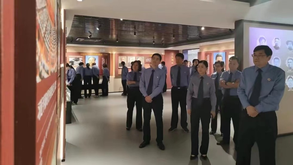 1.强化党纪教育 筑牢思想防线——市检察院组织党员干警参观铜陵市党性党风党纪教育馆.jpg