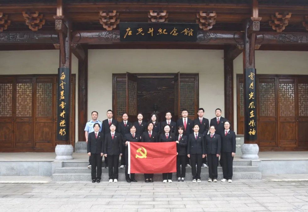 5.参观左光斗纪念馆.jpg