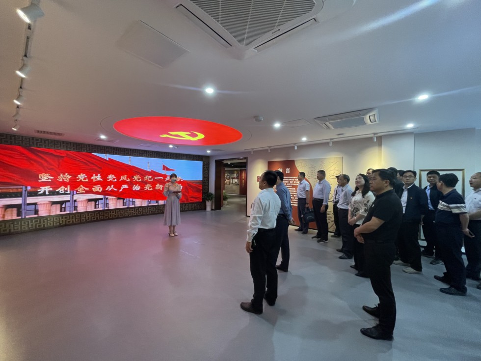 12.市农业农村局组织党员干部开展警示教育活动1.jpg