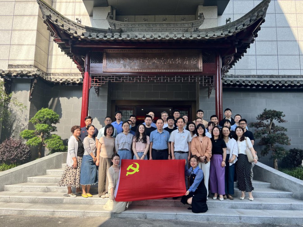 11.市民政局组织参观铜陵市党性党风党纪教育馆.jpg
