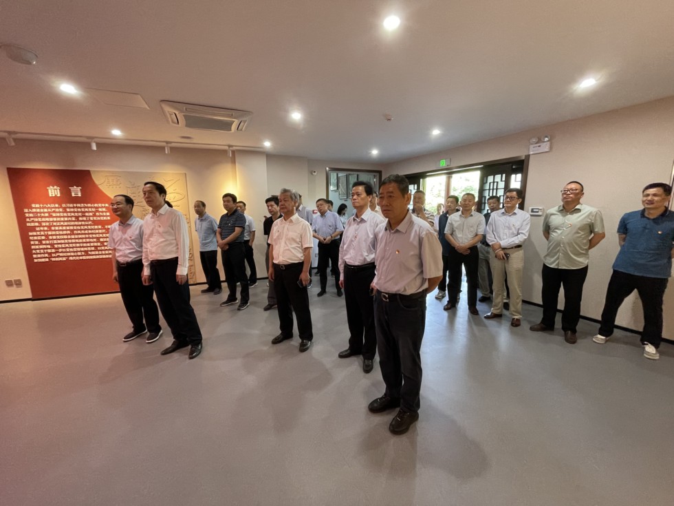 4.市人大常委会及机关赴市党性党风党纪教育馆开展警示教育.jpg