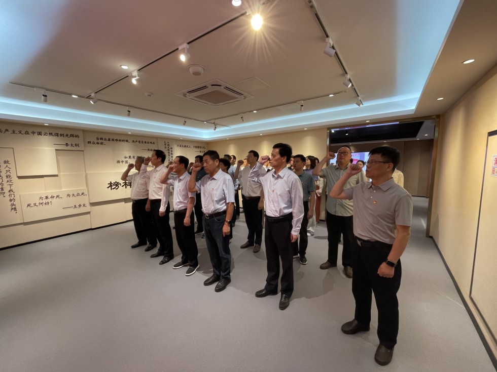 4.市人大常委会及机关赴市党性党风党纪教育馆开展警示教育2.jpg