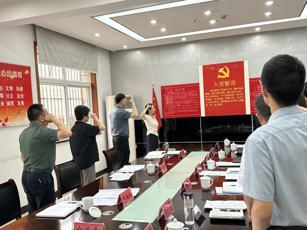 8.市直机关工委书记赵开荣深入基层支部联系点走访调研1.jpg