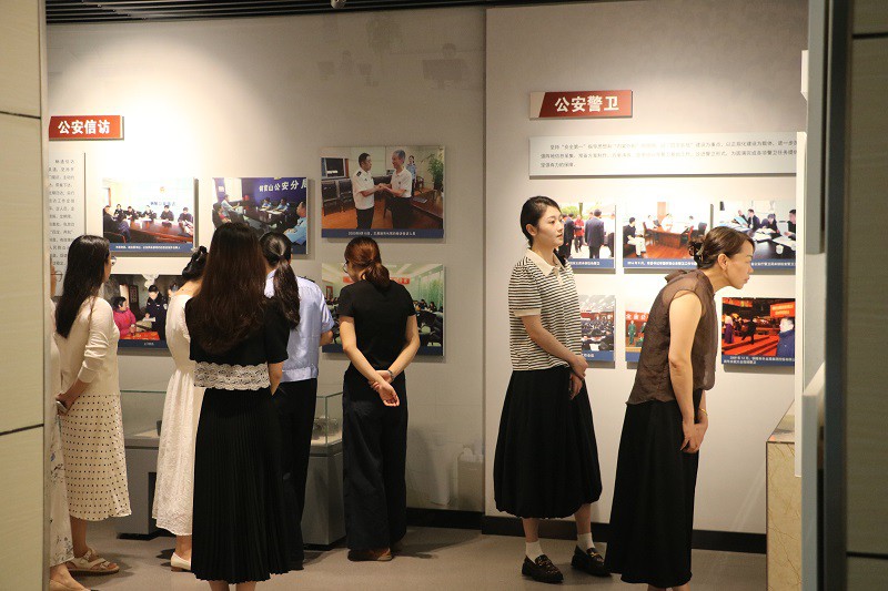 3.市公安局召开警属助廉座谈会1.jpg