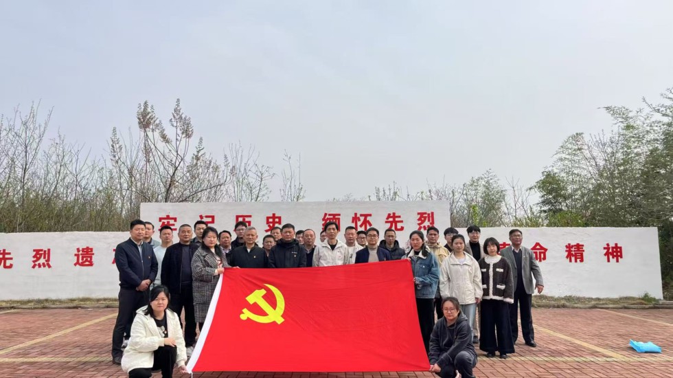 1.市国动办：清明祭英烈.jpg
