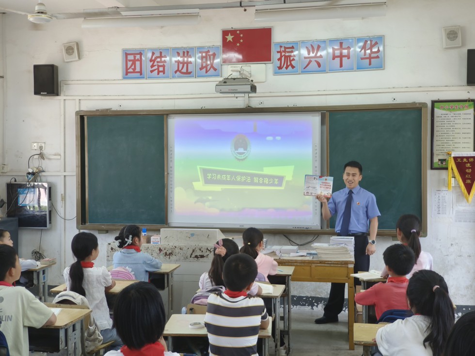 8.市检察院儿童节系列活动 (2).jpg