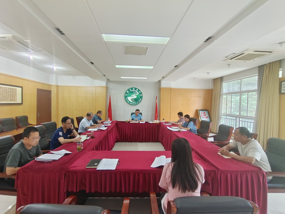 1.淡水豚保护区管理局：召开党组扩大会议暨深入贯彻中央八项规定精神学习教育总结会议.jpg