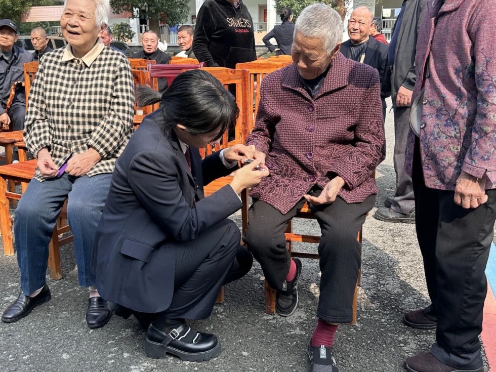 1.市检察院:金秋敬老 (1).jpg